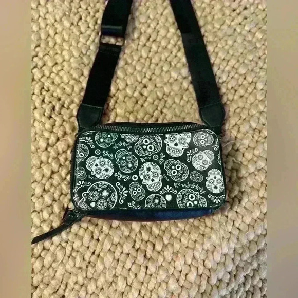 Like Dreams black mini purse - Picture 2 of 5